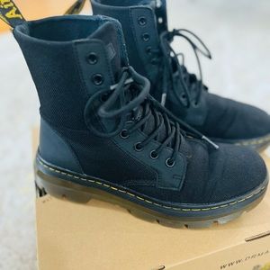 DR Marttens Combs boots Original box like new. Unisex!!
